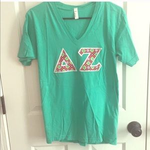 Delta Zeta Vneck